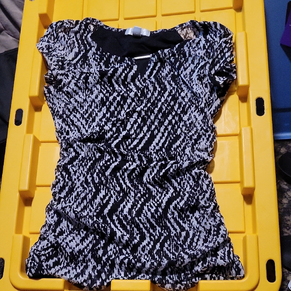 Dressbarn Black and White Abstract Blouse
